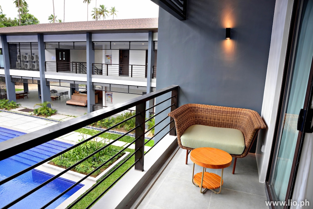Deluxe Room, Pool View - Queen - Photo 8
