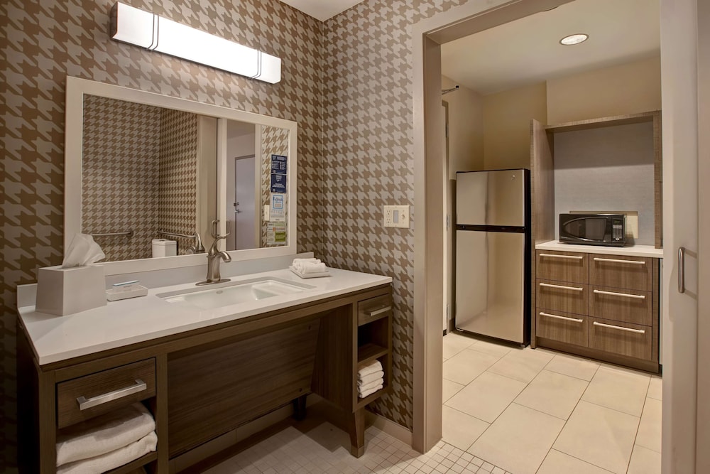 Studio, 2 Queen Beds, Accessible, Bathtub (Mobility & Hearing) - Photo 8