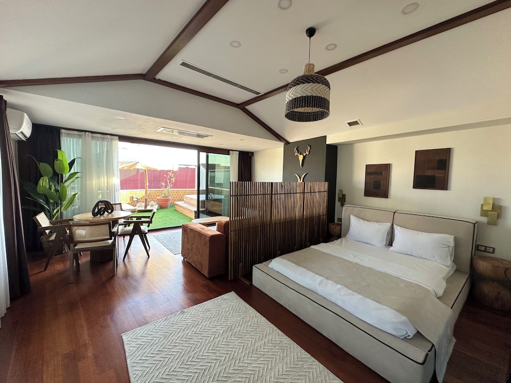 Honeymoon Penthouse photo 1
