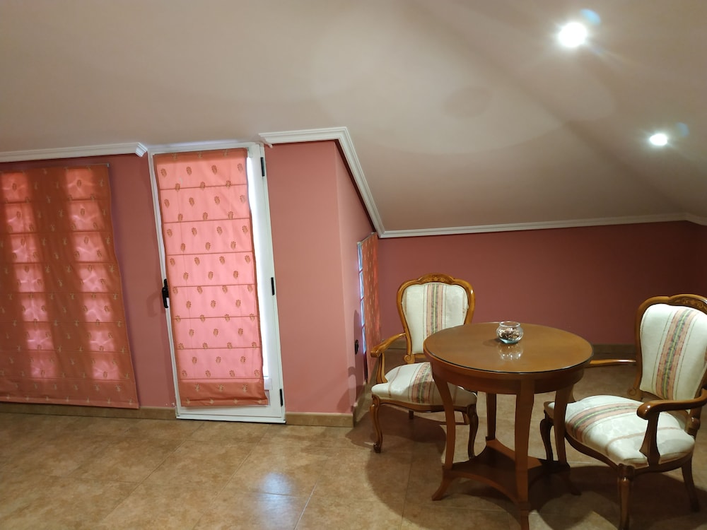 Suite, 1 Queen Bed, Non Smoking, City View photo 3