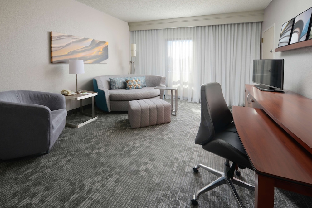 Superior Suite, Multiple Beds (One Bedroom) photo 3