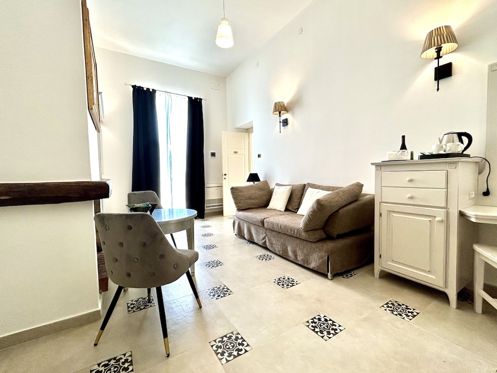 Comfort Suite, 1 King Bed with Sofa bed, Terrace, Garden View