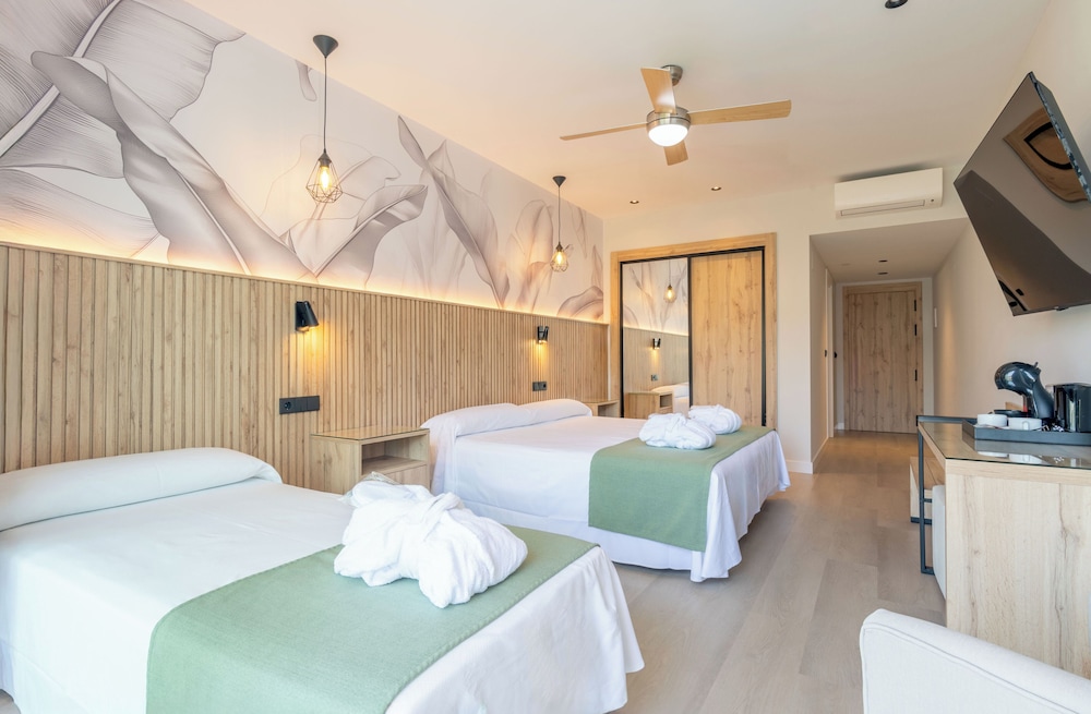 Comfort Double Room (2 Adults and 1 Child)