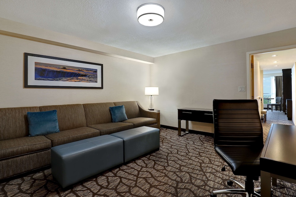 4 Beds with 2 Bathrooms and view of Niagara Falls - Floors 32-37