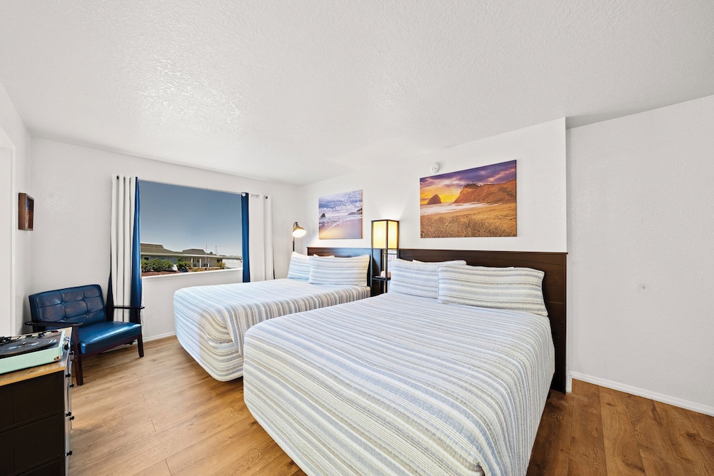 Comfort Studio, 2 Queen Beds, Kitchenette photo 3