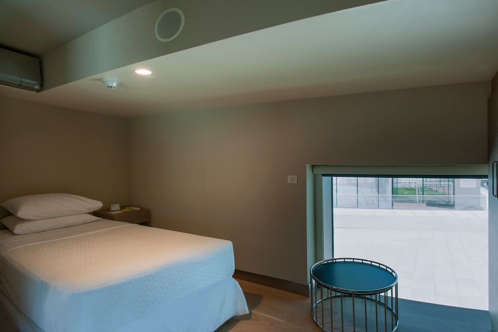 Loft, 2 Bedrooms, City View, Corner thumbnail 5