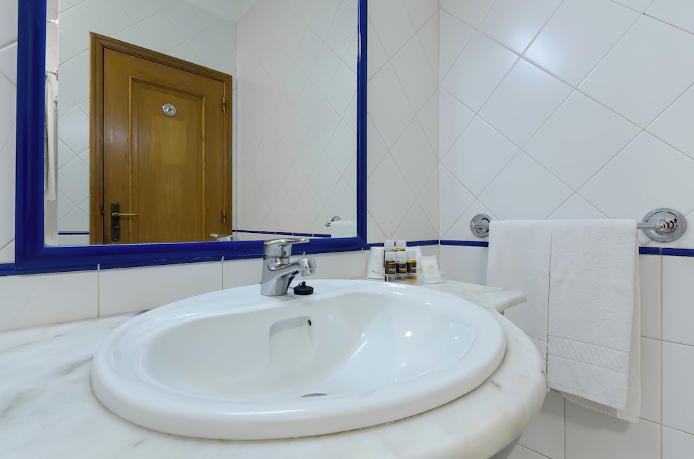 Apartment, 1 Bedroom, Partial Sea View - Photo 11