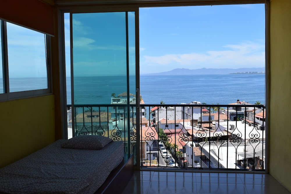 Suite, 1 King Bed, Bay View photo 3