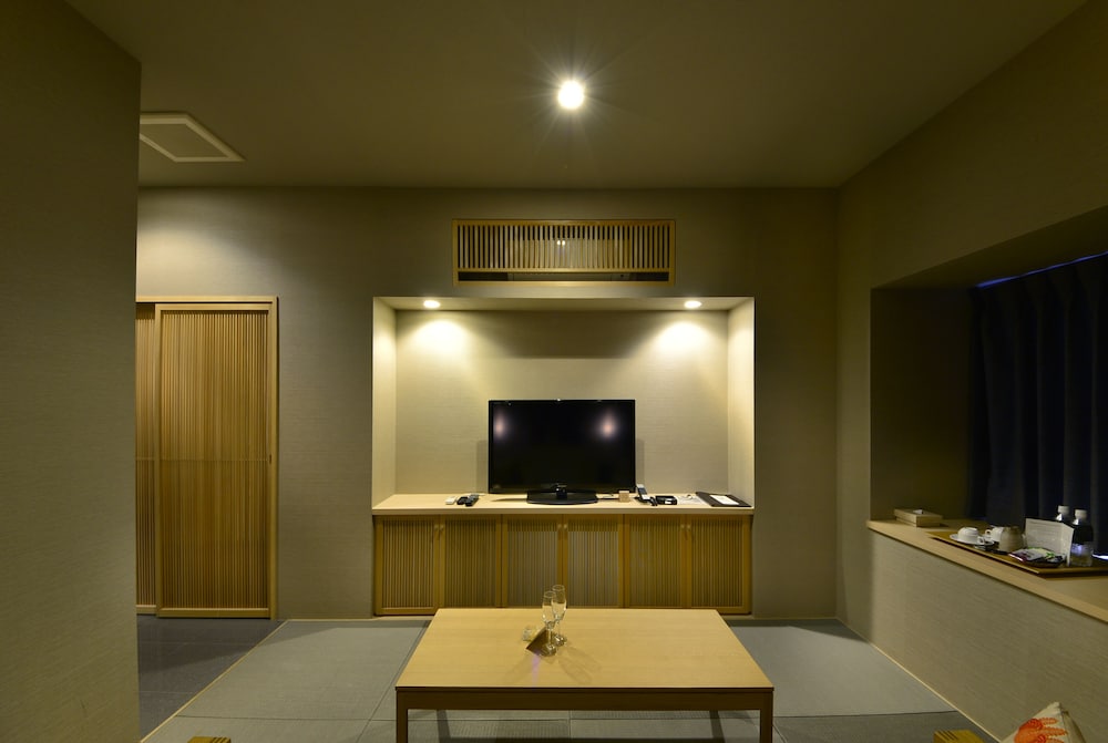 Modern Japanese Style Room, Ren photo 3