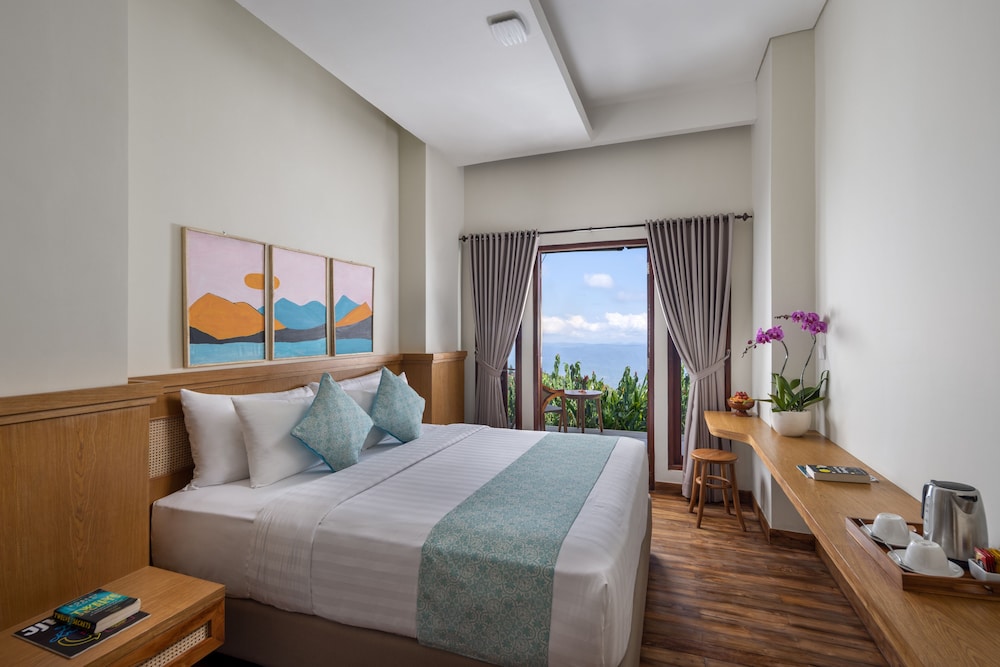 Deluxe Room, 1 Bedroom, Mountain View photo 2