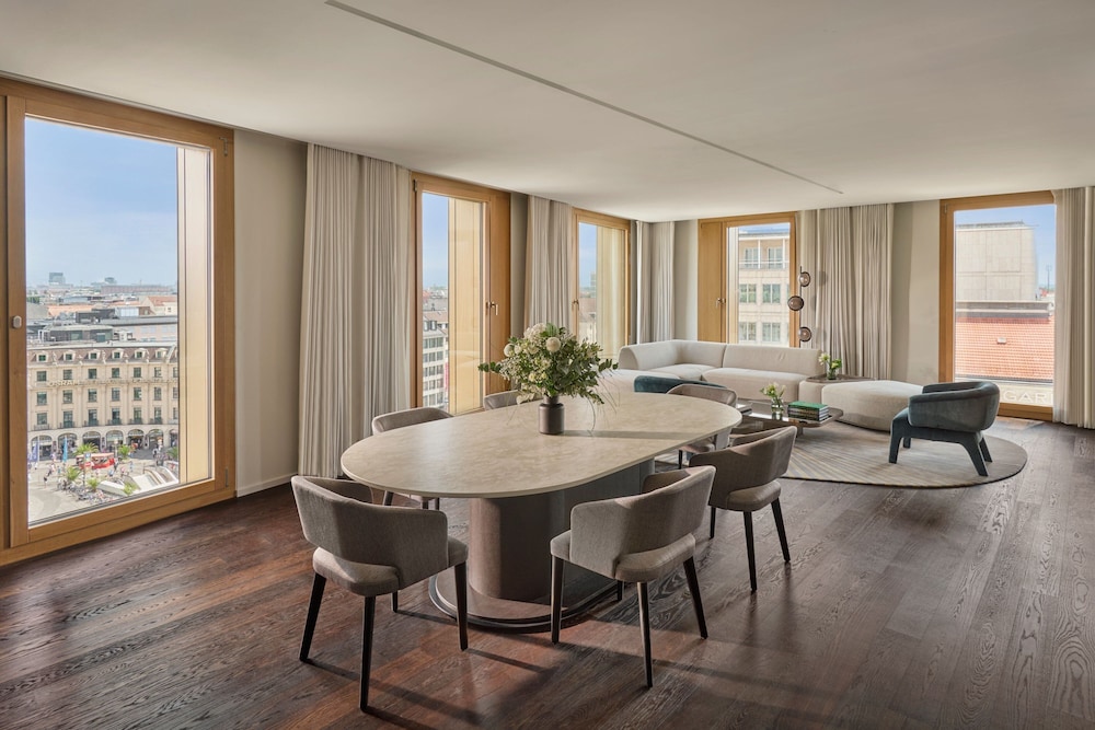 Grand Suite, 3 Bedrooms thumbnail 6