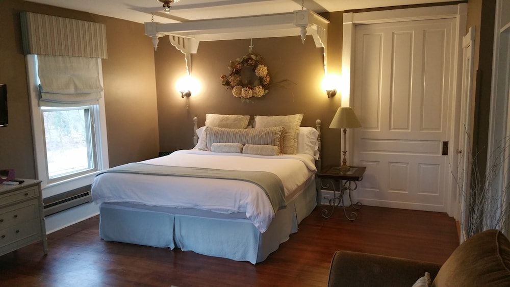 Superior Suite, 1 King Bed, Non Smoking (Hearthside) photo 1