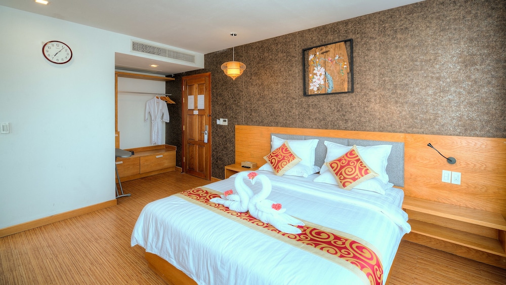 Deluxe Double Room, 1 Double Bed, Non Smoking, City View photo 2