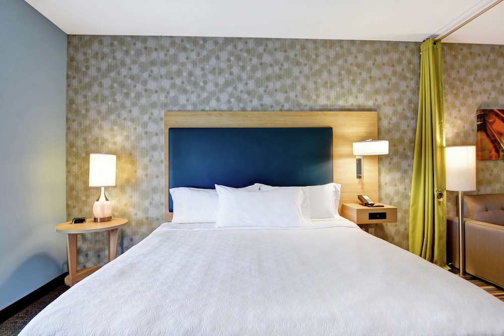 Studio, 1 King Bed, Accessible, Bathtub