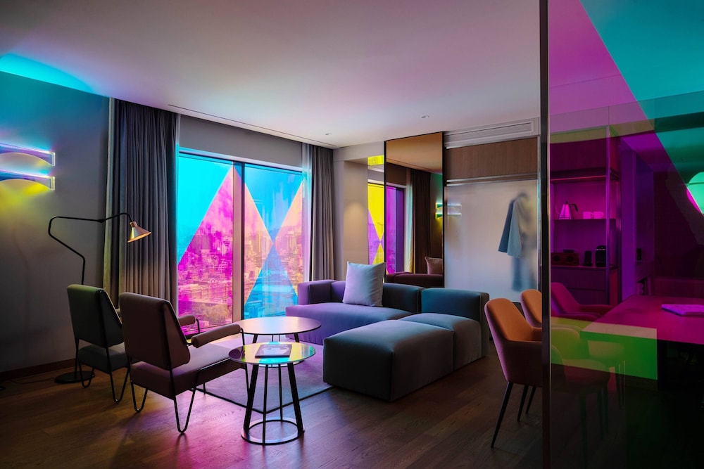 Artist Suite, 1 Bedroom, Non Smoking, City View photo 3