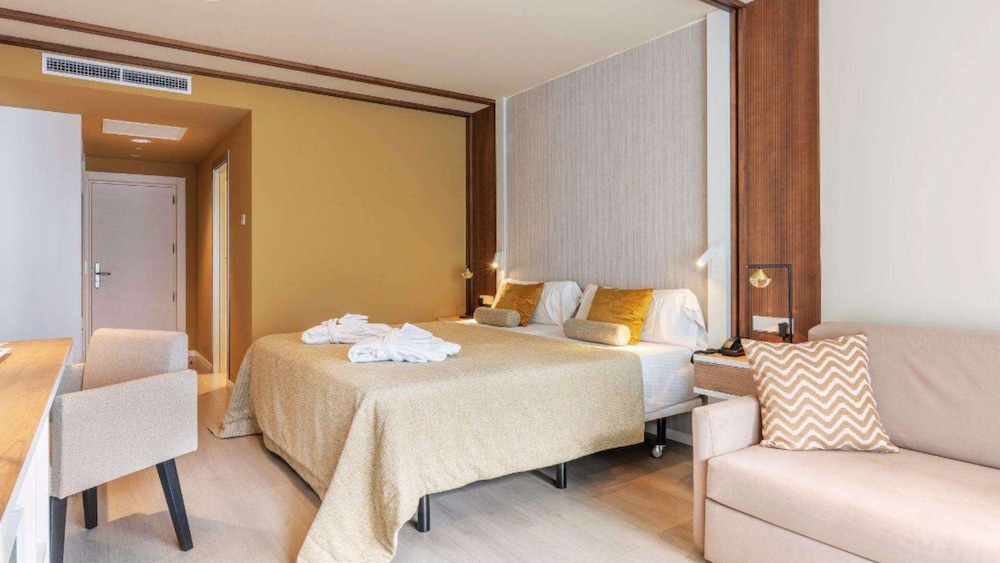Junior Suite, Terrace, Poolside (Single Use) photo 2