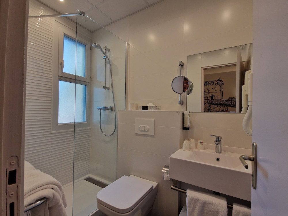 Standard Double Room - Photo 4