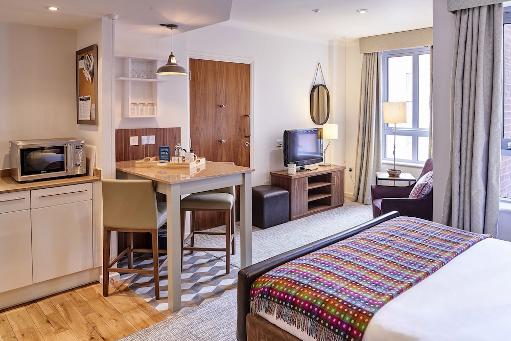 Studio Suite, 1 King Bed, Accessible, Kitchen - Photo 3