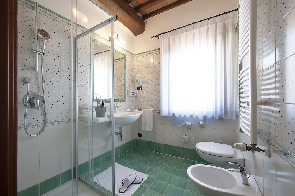 Classic Double or Twin Room - Photo 4