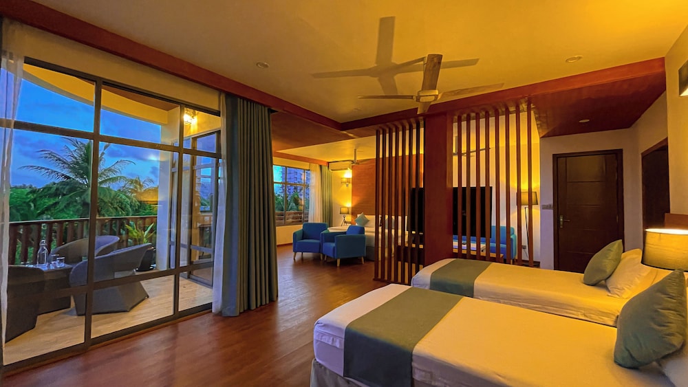 Family Studio Suite, Balcony, Partial Sea View photo 2