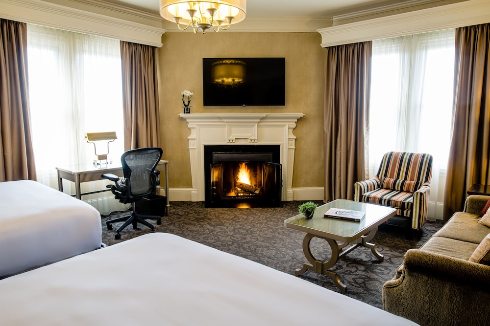 Executive Room, 1 King Bed, Fireplace