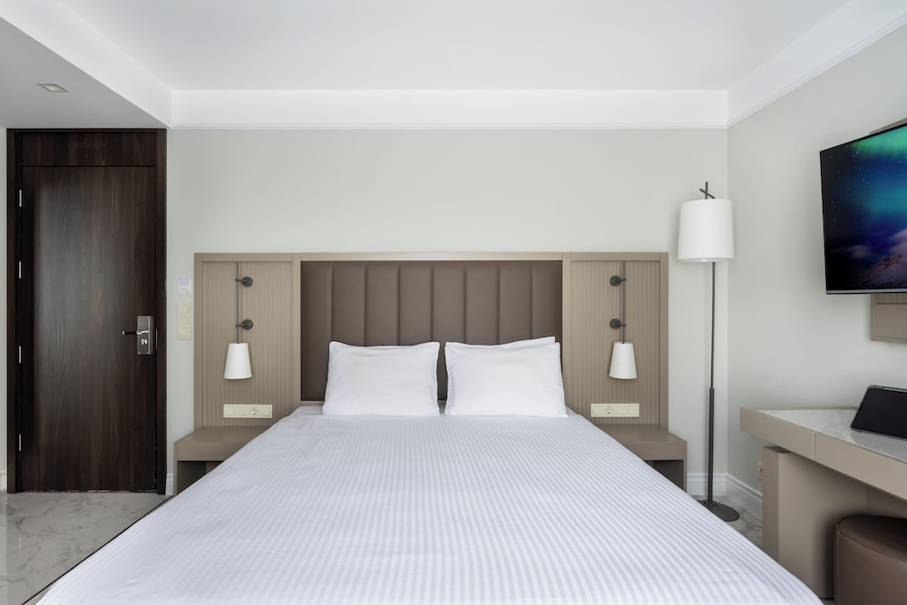 Deluxe Room, City View photo 3