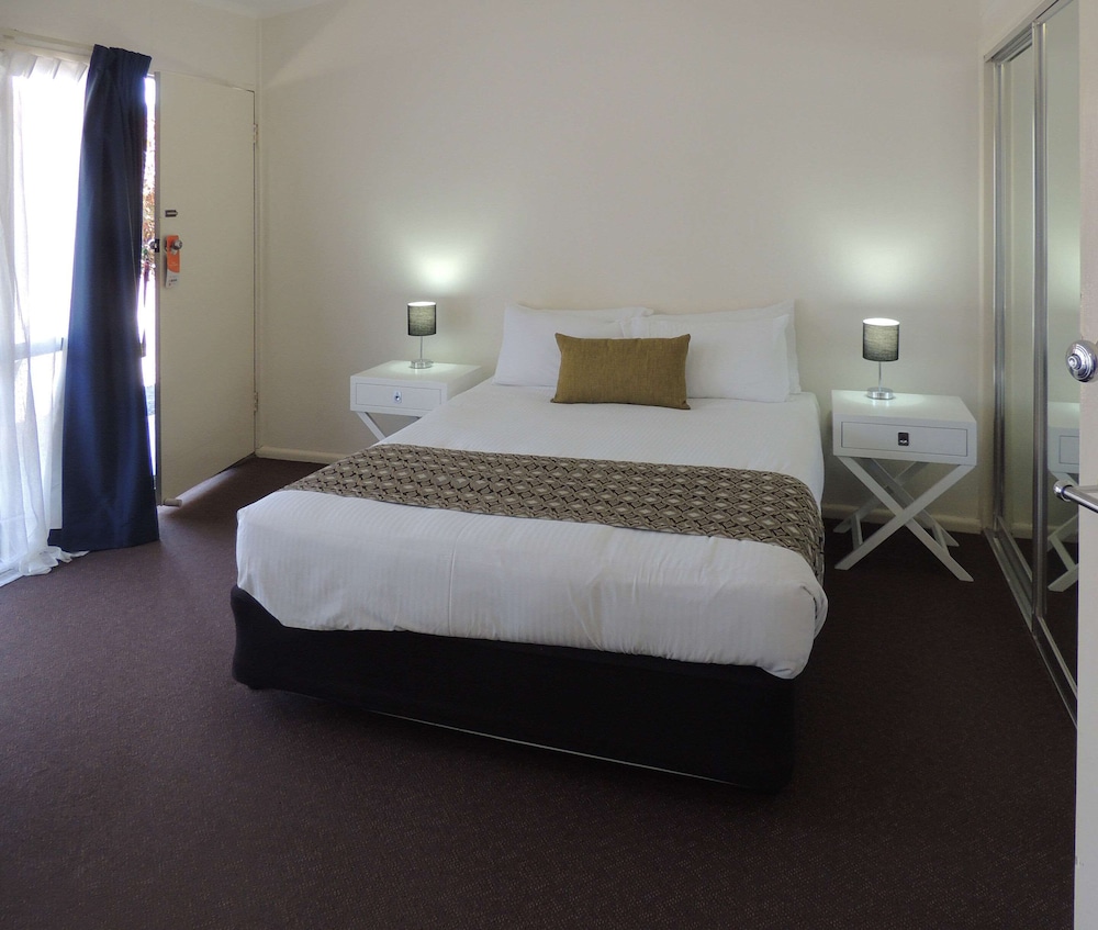 Room, Multiple Beds, Non Smoking (Efficiency), photo 6