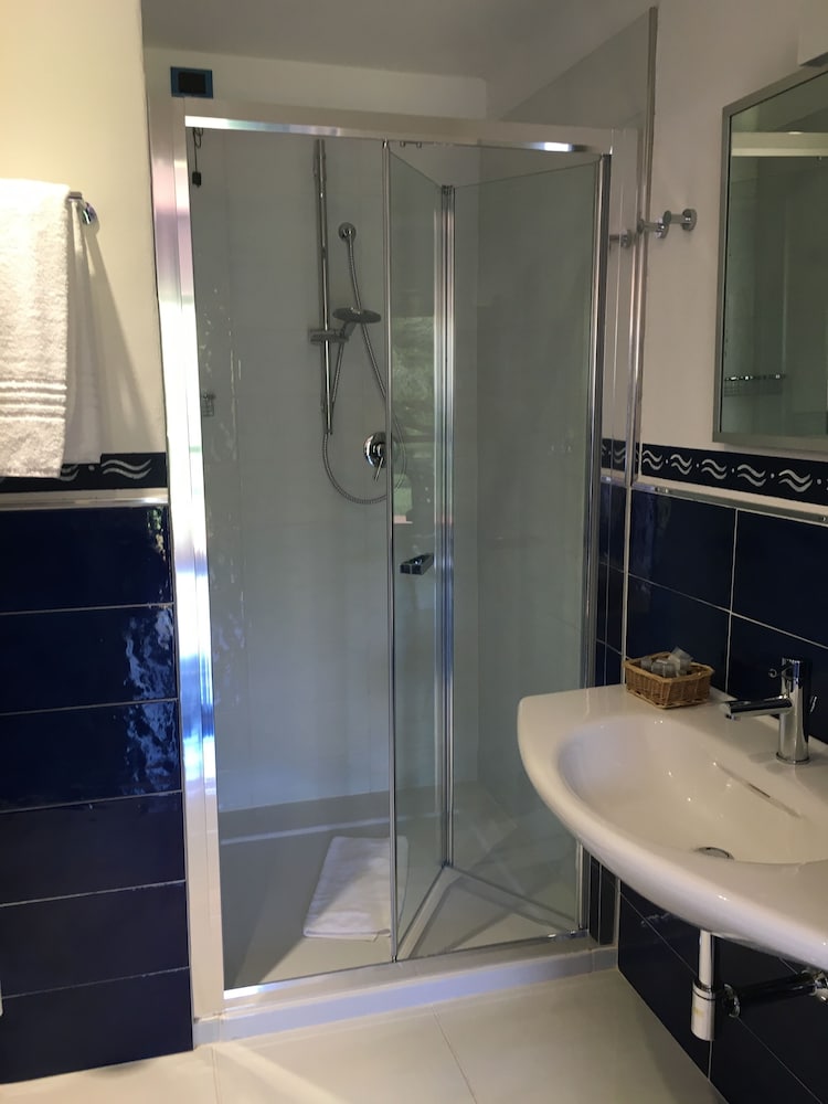 Double Room - Photo 5