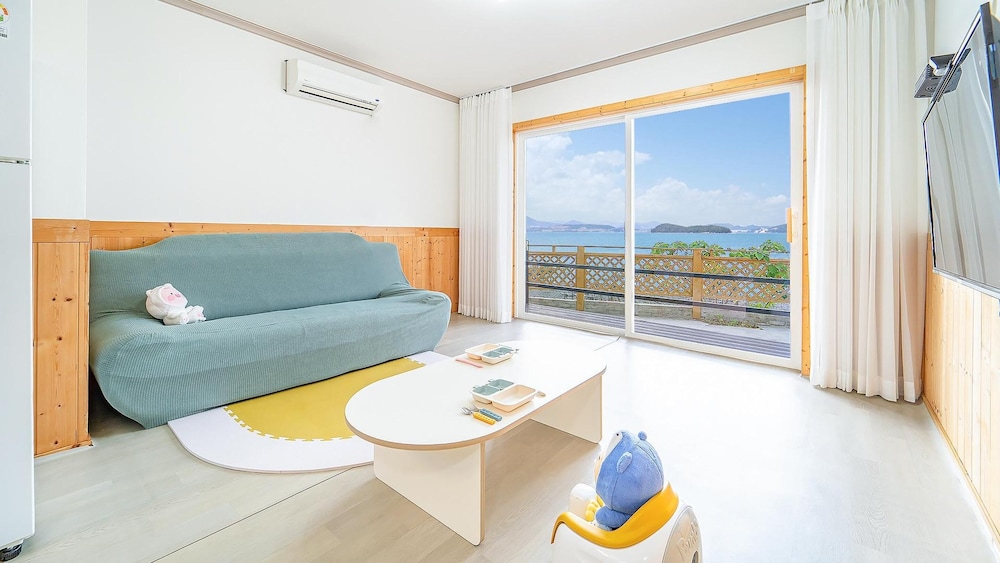 Basic Room, 2 Bedrooms (Haneul1(Ocean view)-Kidsroom) photo 1