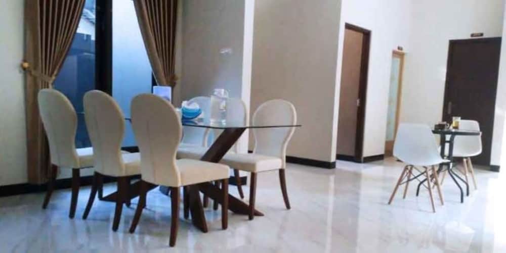 Family House - Photo 7