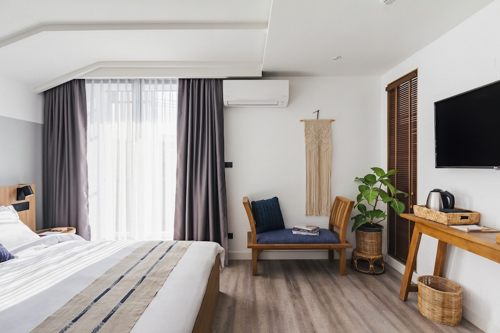 Deluxe Room - Photo 2