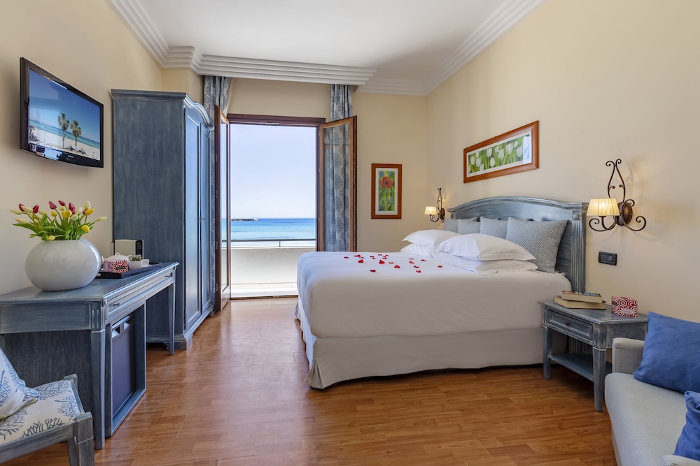 Superior Double Room, Beach View - Photo 3