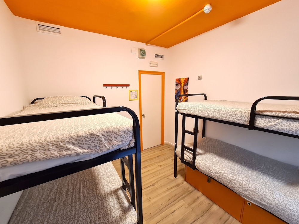 Basic Shared Dormitory, 4 Bedrooms photo 3