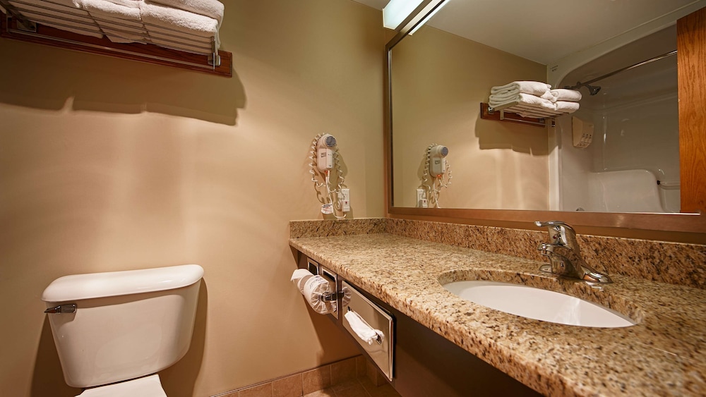 Standard Room, 1 Queen Bed, Non Smoking, Refrigerator - Photo 4
