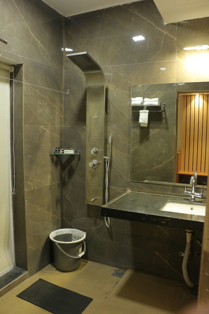 Suite Room - Photo 2