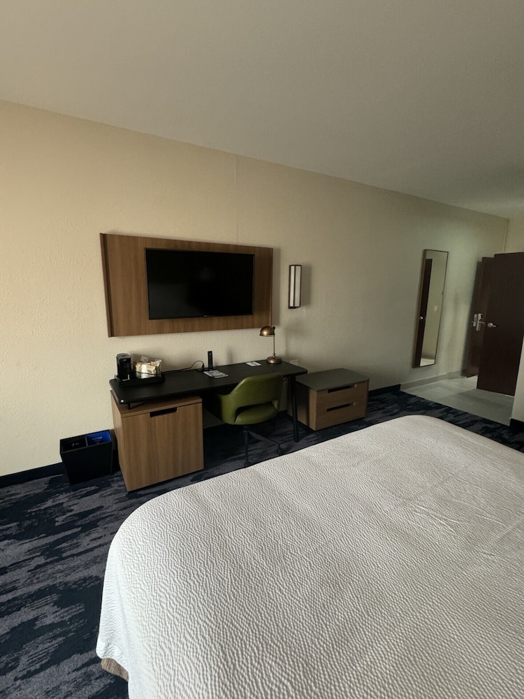 Room, 1 King Bed - Photo 3