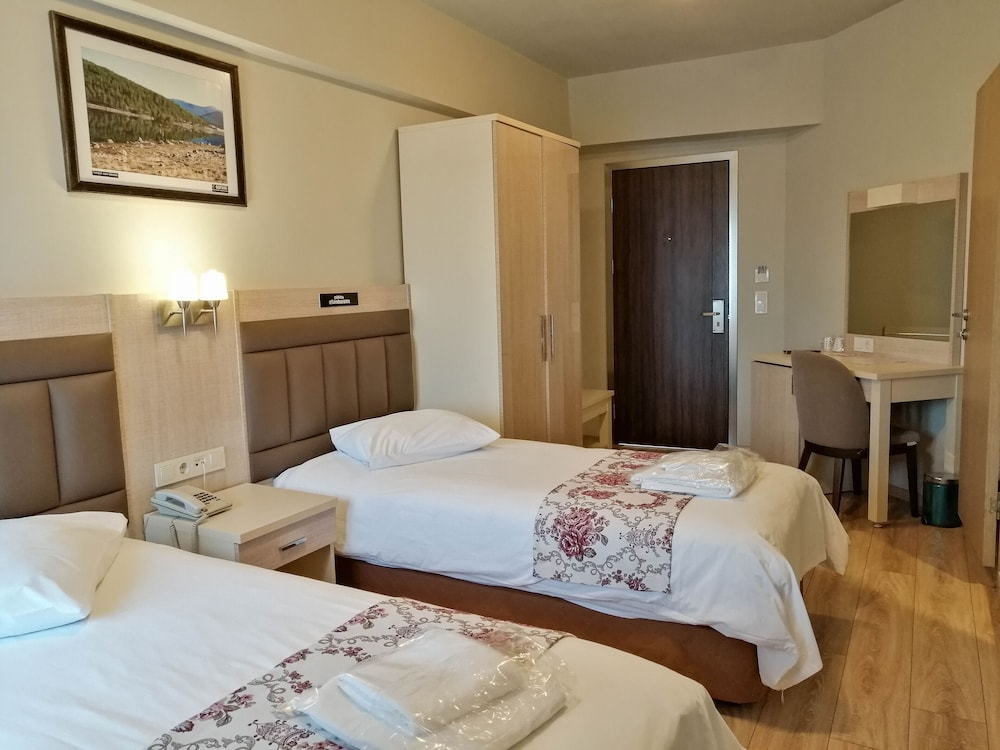 Standard Twin Room - Photo 4