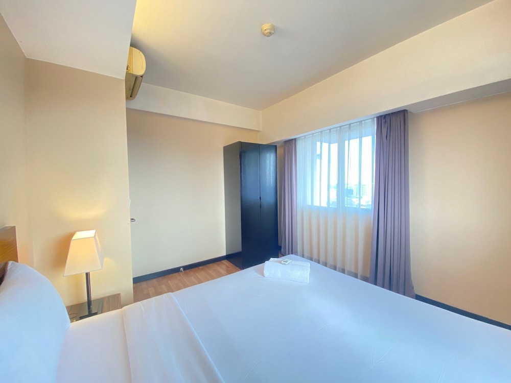 Room - Photo 8