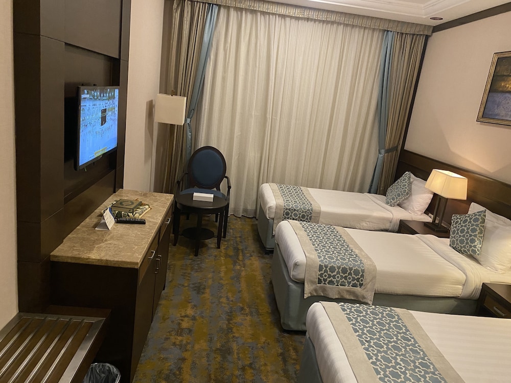 Suite 2 Bedrooms, 1 living room photo 1