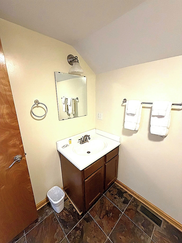 Deluxe Chalet, 3 Bedrooms (Pedestal Unit) photo 3
