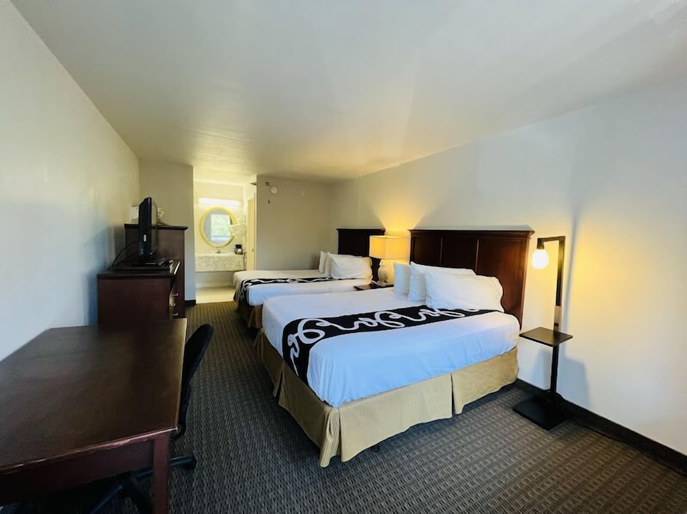 Standard Room, 2 Queen Beds, Non Smoking