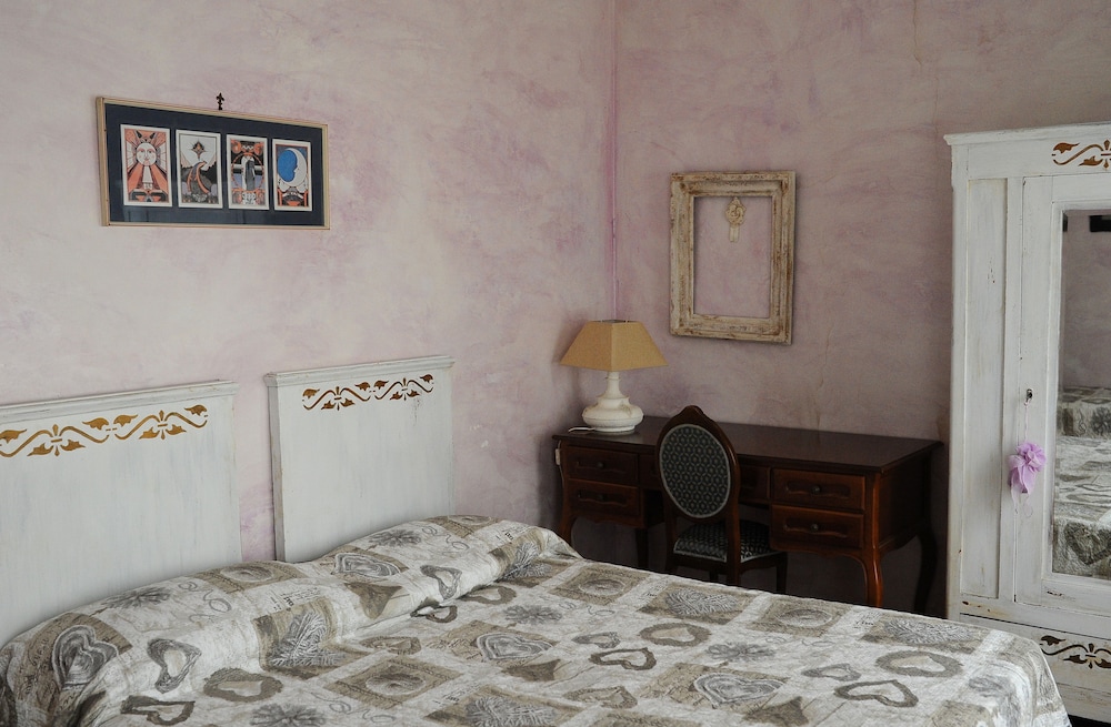 Double Room, Shared Bathroom (A) photo 3