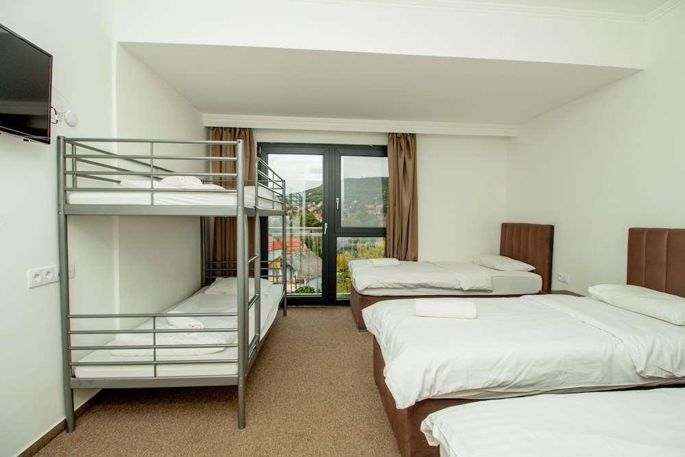 Room, Hill View