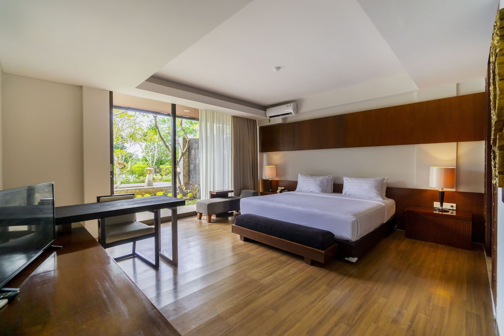 One Bedroom Suite Pool Access - Photo 1