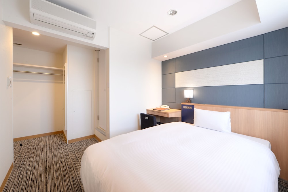 Adjoining High Floor Single Rooms, Non-Smoking, Newly Renovated photo 3