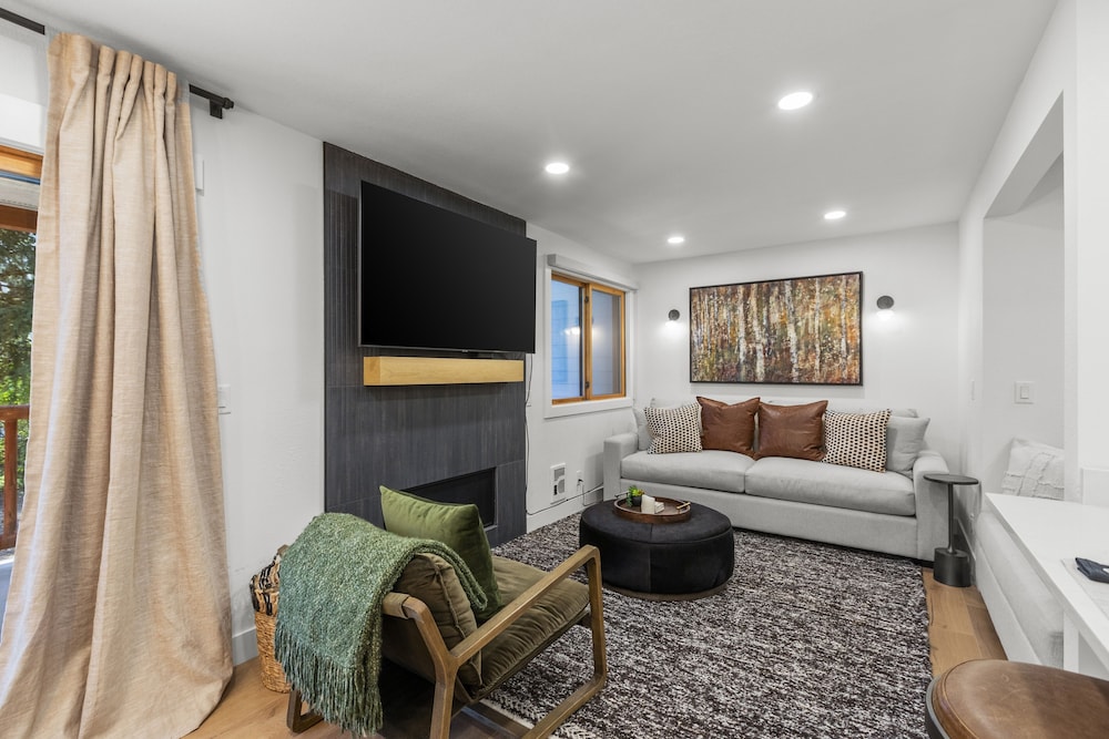 Condo, 2 Bedrooms