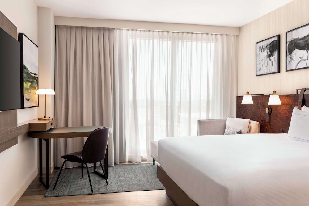 Room, 2 Queen Beds, Accessible (Mobility, Roll-In Shower) photo 2