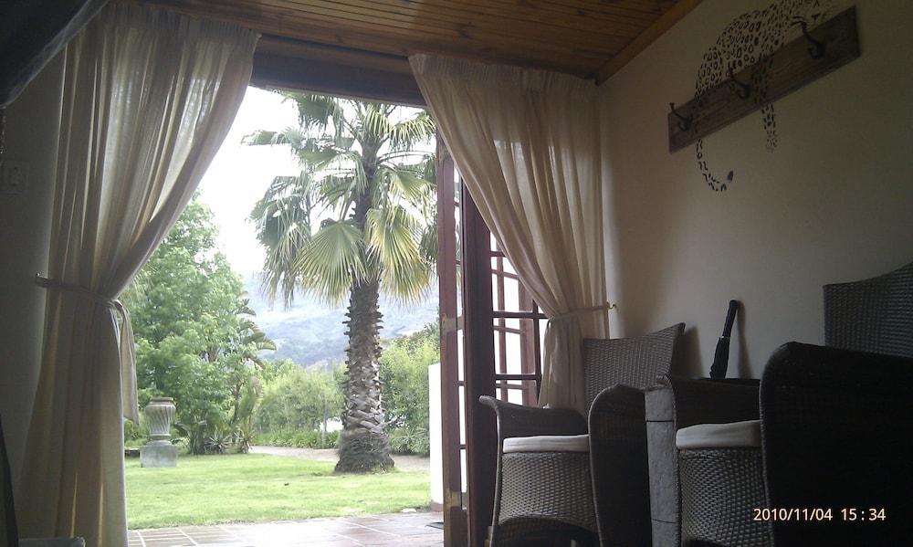 Standard Double Room, 1 Queen Bed, Patio, Garden View photo 3