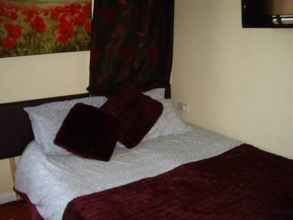 Standard Double Room, Shared Bathroom photo 3