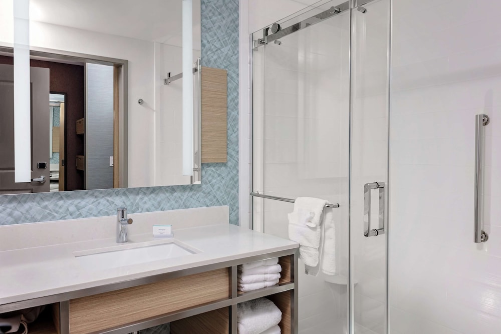 Room, 2 Queen Beds, Accessible (Hearing) - Photo 12